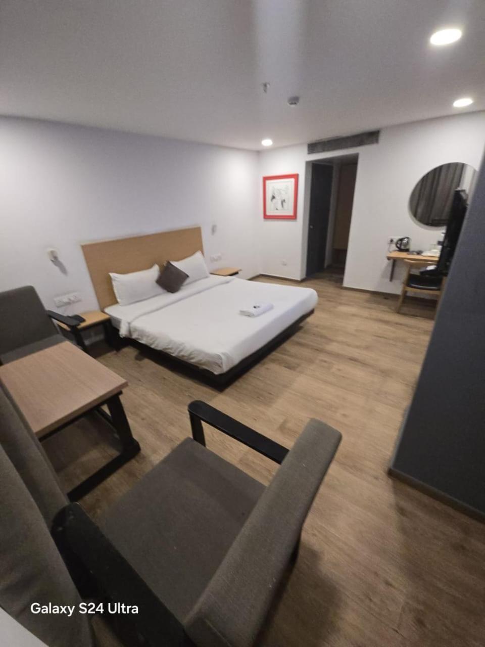 Hotel Eureka Grand กูวาฮาติ ภายนอก รูปภาพ